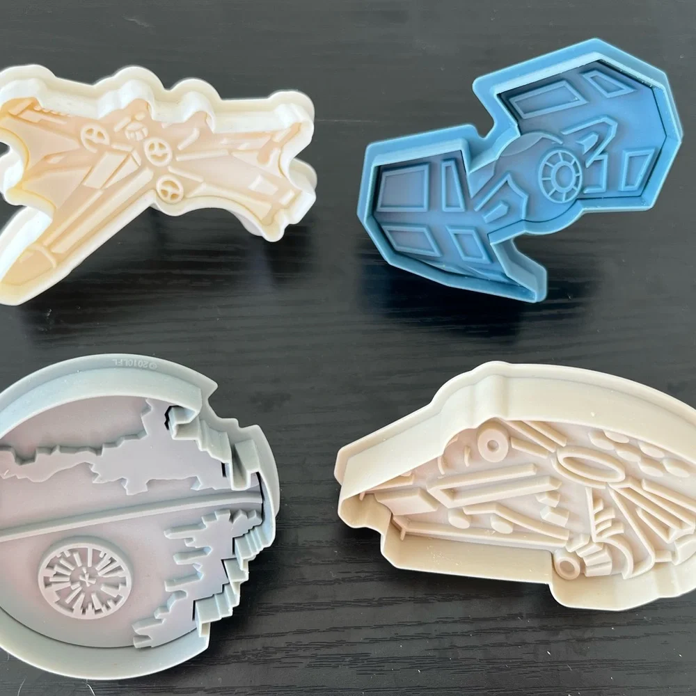 Williams Sonoma Starwars Cookie Cutters - Set of 2